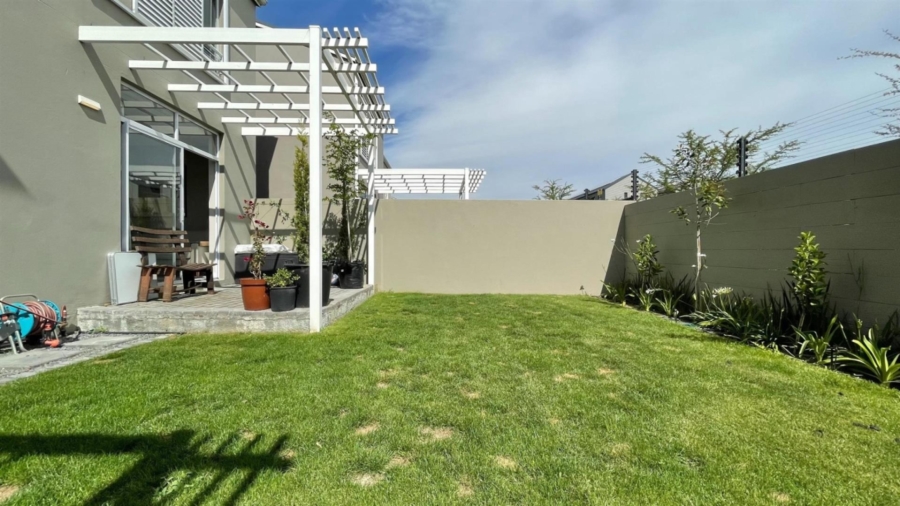 To Let 2 Bedroom Property for Rent in Somerset Lakes Western Cape